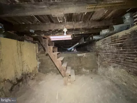 Entry Way - 1322 Mchenry St, Baltimore, MD 21223 photo 13 of 14