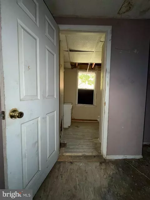 Entry Way - 1322 Mchenry St, Baltimore, MD 21223 photo 7 of 14