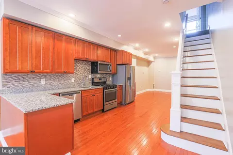 Entry Way - 5 S Curley St, Baltimore, MD 21224 photo 2 of 5