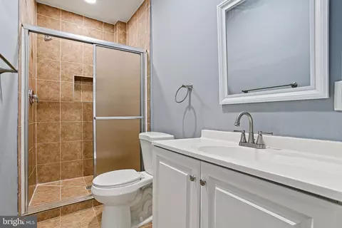 Bath - 2811 Erdman Ave, Baltimore, MD 21213 photo 1 of 2
