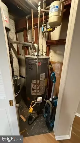 Entry Way - 3040 E Federal St, Baltimore, MD 21213 photo 6 of 6