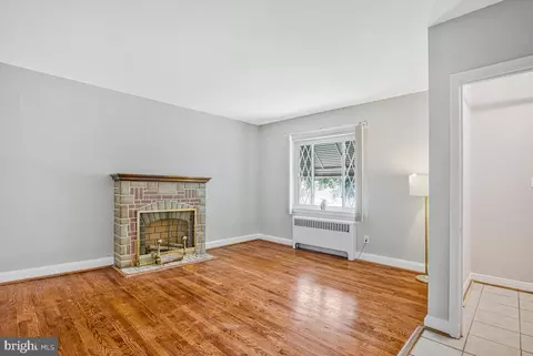 Living - 3040 E Federal St, Baltimore, MD 21213 photo 2 of 3