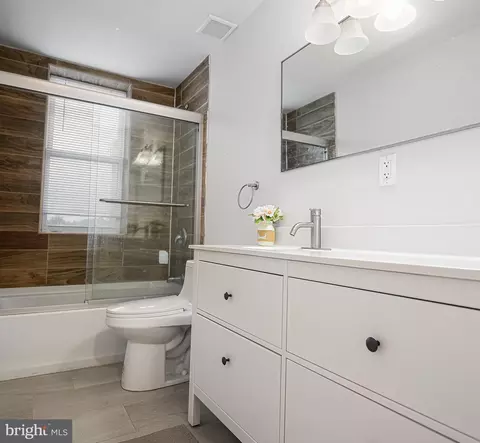 Bath - 3108 E Baltimore St, Baltimore, MD 21224 photo 4 of 6