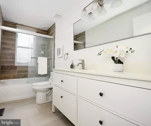 Bath - 3108 E Baltimore St, Baltimore, MD 21224 photo 5 of 6