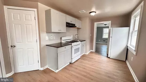 Entry Way - 3707 8th St, Baltimore, MD 21225 photo 8 of 10