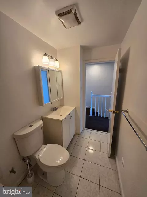 Bath - 5643 Kavon Ave, Baltimore, MD 21206 photo 1 of 2