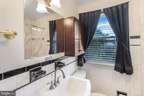 Bath - 1903 Heathfield Rd, Baltimore, MD 21239 photo 1 of 3