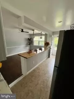 Entry Way - 1107 Cooks Ln, Baltimore, MD 21229 photo 2 of 2