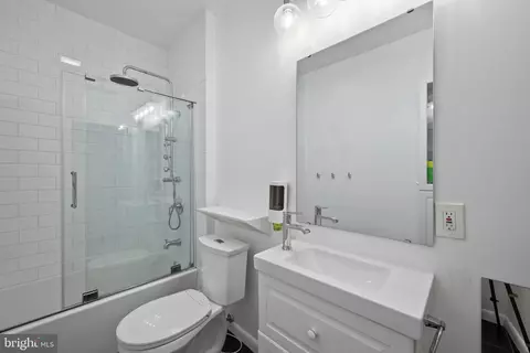 Bath - 1506 Jackson, Baltimore, MD 21230 photo 2 of 2