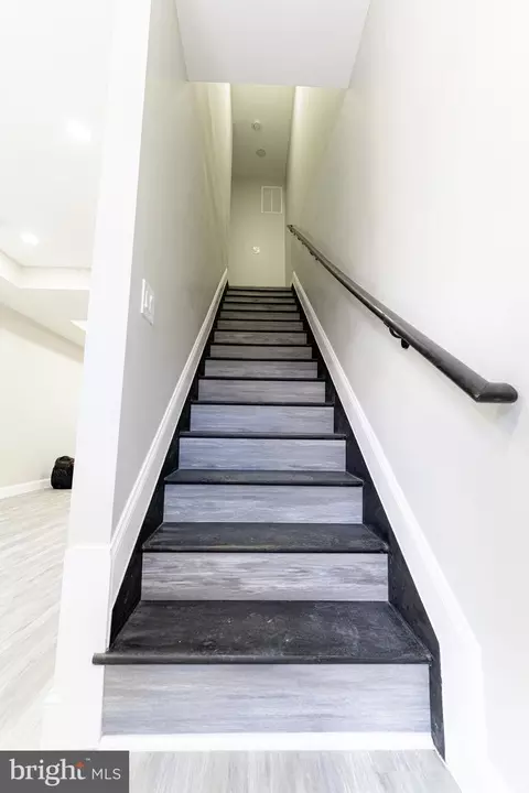 Entry Way - 1306 E Lafayette Ave, Baltimore, MD 21213 photo 8 of 15