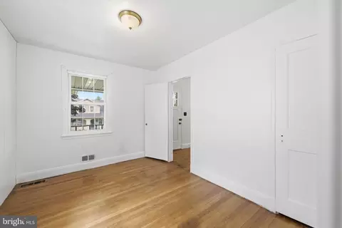 Bedroom - 5409 Catalpha Rd, Baltimore, MD 21214 photo 3 of 5
