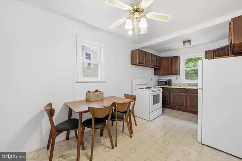 Entry Way - 5409 Catalpha Rd, Baltimore, MD 21214 photo 2 of 2