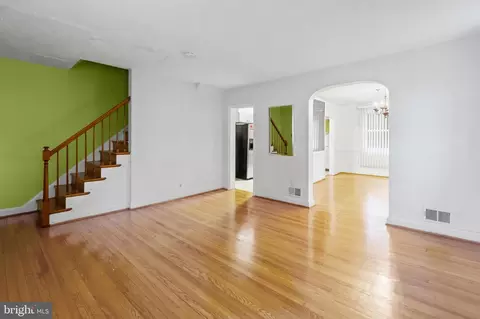 Living - 3920 Rosecrest Ave, Baltimore, MD 21215 photo 4 of 5