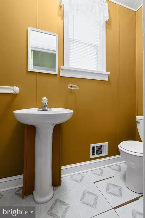 Bath - 3920 Rosecrest Ave, Baltimore, MD 21215 photo 3 of 3