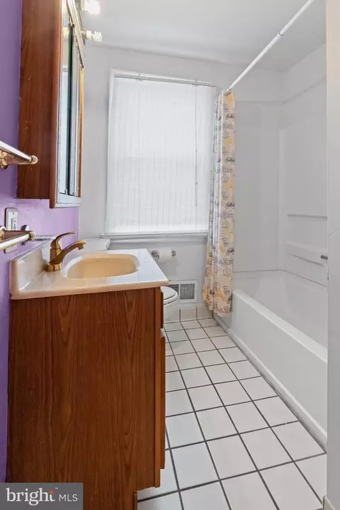 Bath - 3920 Rosecrest Ave, Baltimore, MD 21215 photo 1 of 3
