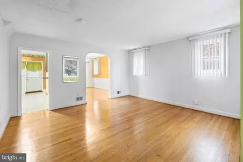 Living - 3920 Rosecrest Ave, Baltimore, MD 21215 photo 3 of 5