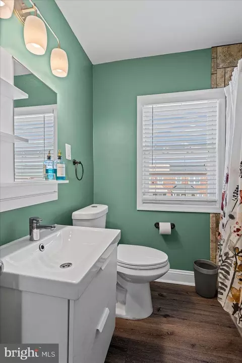 Bath - 3921 Bareva Rd, Baltimore, MD 21215 photo 1 of 1