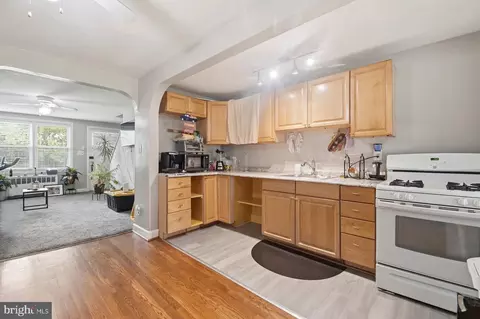 Entry Way - 3644 Benson Ave, Halethorpe, MD 21227 photo 4 of 7