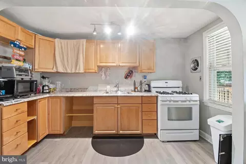 Entry Way - 3644 Benson Ave, Halethorpe, MD 21227 photo 5 of 7