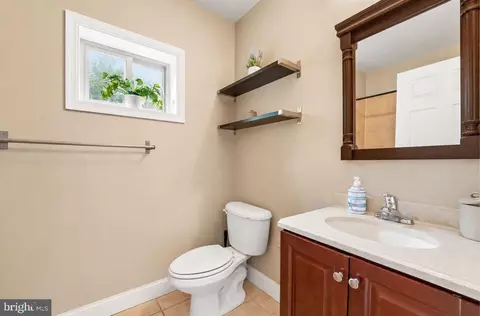 Entry Way - 2506 E Fairmount Ave, Baltimore, MD 21224 photo 4 of 6