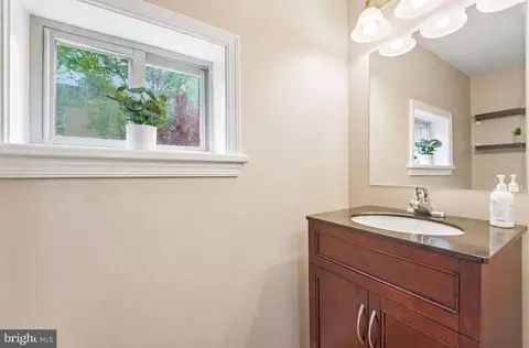 Bath - 2506 E Fairmount Ave, Baltimore, MD 21224 photo 1 of 3