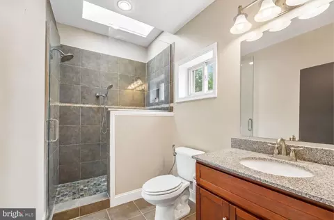 Bath - 2506 E Fairmount Ave, Baltimore, MD 21224 photo 2 of 3