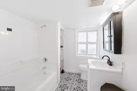Entry Way - 1303 Weldon Ave, Baltimore, MD 21211 photo 6 of 6