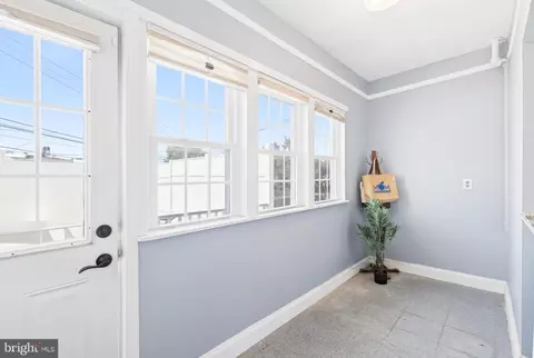 Entry Way - 1303 Weldon Ave, Baltimore, MD 21211 photo 2 of 6