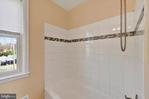 Bath - 2105 Cloville Ave, Baltimore, MD 21214 photo 1 of 1