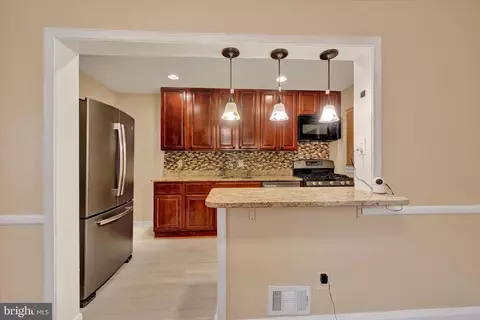 Entry Way - 2105 Cloville Ave, Baltimore, MD 21214 photo 3 of 5