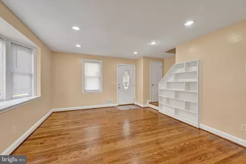 Living - 2105 Cloville Ave, Baltimore, MD 21214 photo 4 of 5