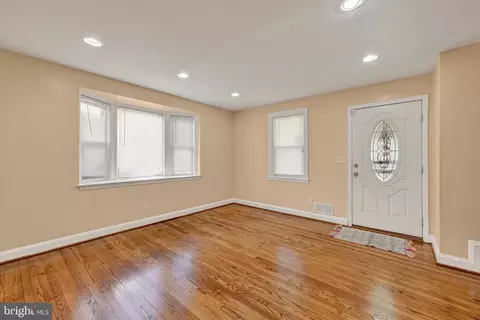 Living - 2105 Cloville Ave, Baltimore, MD 21214 photo 3 of 5
