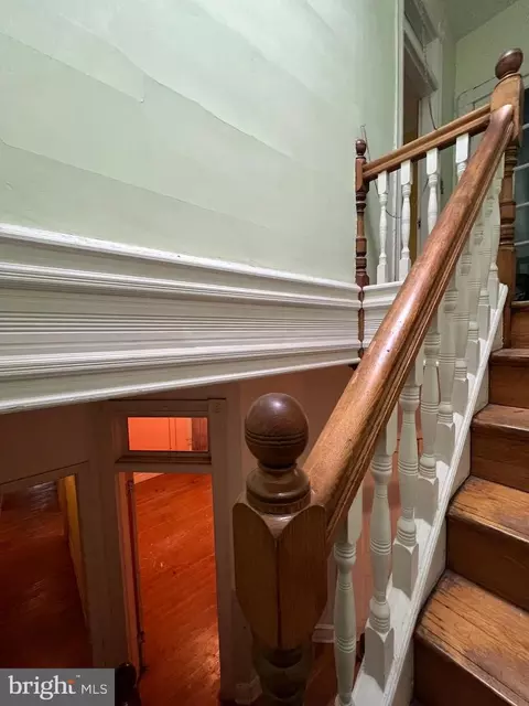 Entry Way - 1908 Madison Ave, Baltimore, MD 21217 photo 4 of 9