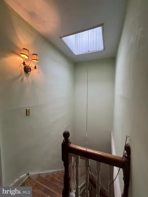 Entry Way - 1908 Madison Ave, Baltimore, MD 21217 photo 3 of 9