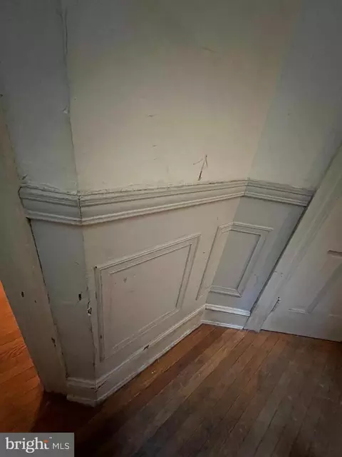 Entry Way - 1908 Madison Ave, Baltimore, MD 21217 photo 7 of 9