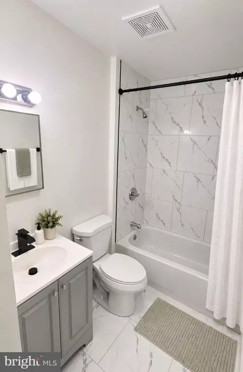 Bath - 1202 E Lafayette Ave, Baltimore, MD 21202 photo 1 of 2