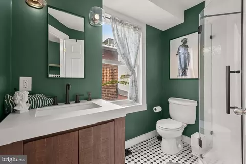 Bath - 30 E Henrietta St, Baltimore, MD 21230 photo 3 of 7