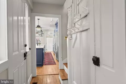 Entry Way - 30 E Henrietta St, Baltimore, MD 21230 photo 2 of 4