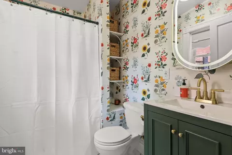 Bath - 30 E Henrietta St, Baltimore, MD 21230 photo 1 of 7