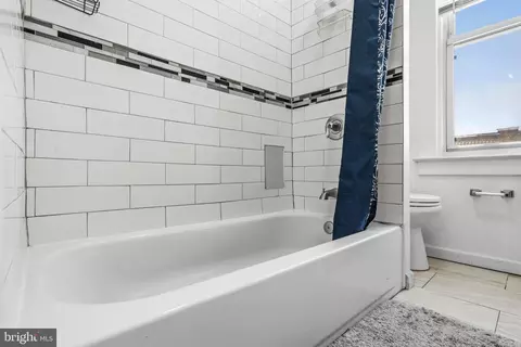 Bath - 3104 Lawnview Ave, Baltimore, MD 21213 photo 1 of 3