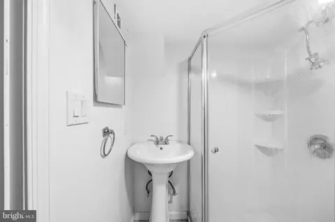 Bath - 3104 Lawnview Ave, Baltimore, MD 21213 photo 3 of 3
