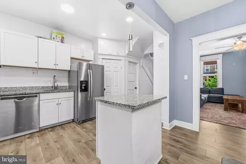 Entry Way - 3104 Lawnview Ave, Baltimore, MD 21213 photo 3 of 7