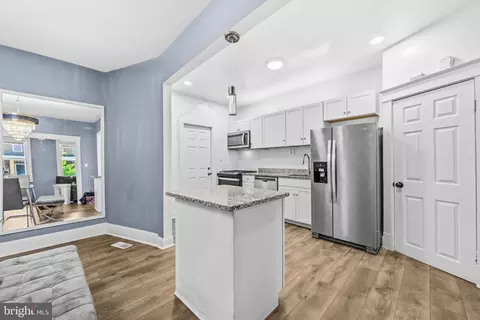 Entry Way - 3104 Lawnview Ave, Baltimore, MD 21213 photo 6 of 7