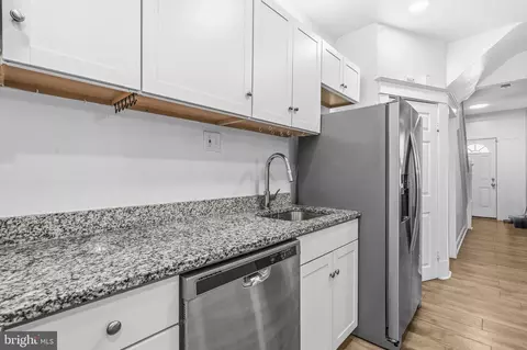 Entry Way - 3104 Lawnview Ave, Baltimore, MD 21213 photo 5 of 7