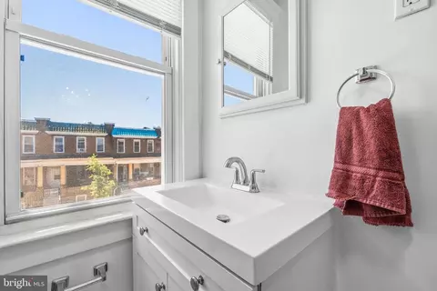 Bath - 3104 Lawnview Ave, Baltimore, MD 21213 photo 2 of 3