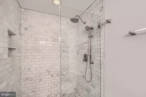 Bath - 624 Jasper St, Baltimore, MD 21201 photo 2 of 3