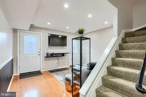 Entry Way - 624 Jasper St, Baltimore, MD 21201 photo 4 of 5