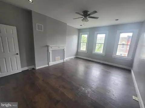 Living - 1018 Brantley Ave, Baltimore, MD 21217 photo 7 of 8
