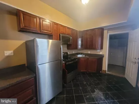 Entry Way - 1018 Brantley Ave, Baltimore, MD 21217 photo 1 of 6