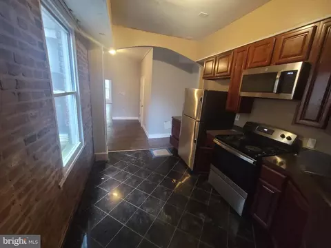 Entry Way - 1018 Brantley Ave, Baltimore, MD 21217 photo 2 of 6